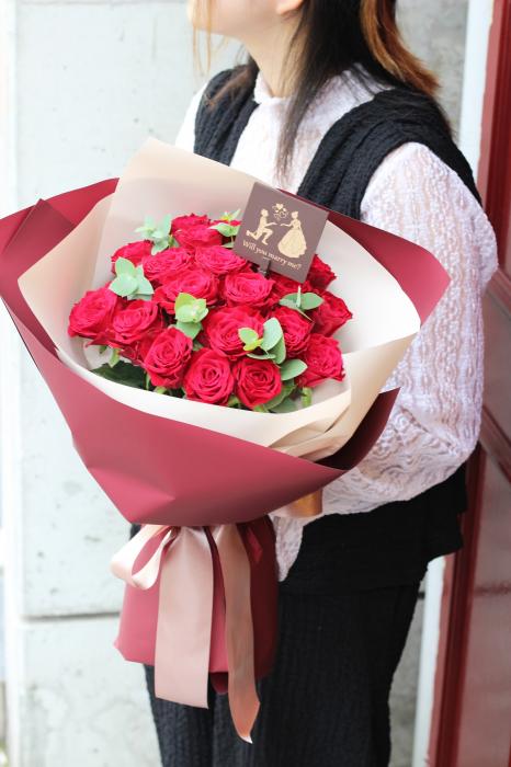 21本の赤バラの花束【両面プロポーズプレート付】