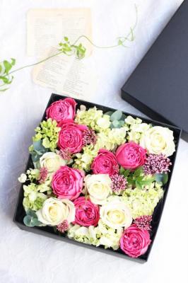 【大阪市内配達エリア限定商品】FlowerBox “シュクラン・12本のバラ”