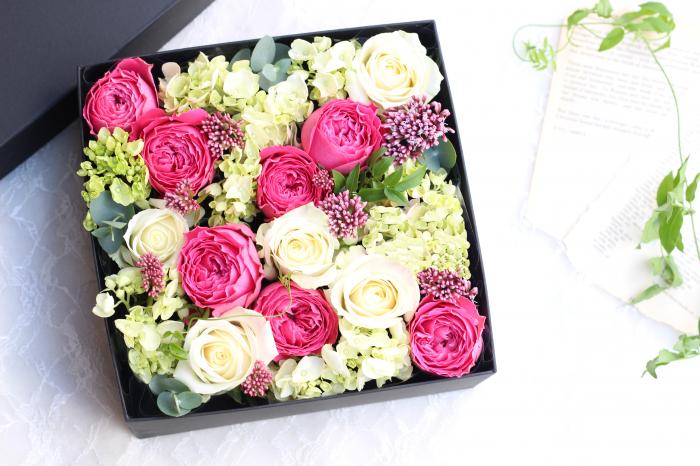 【大阪市内配達エリア限定商品】FlowerBox “シュクラン・12本のバラ”