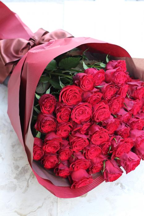 還暦のお祝いに・60本の赤バラの花束