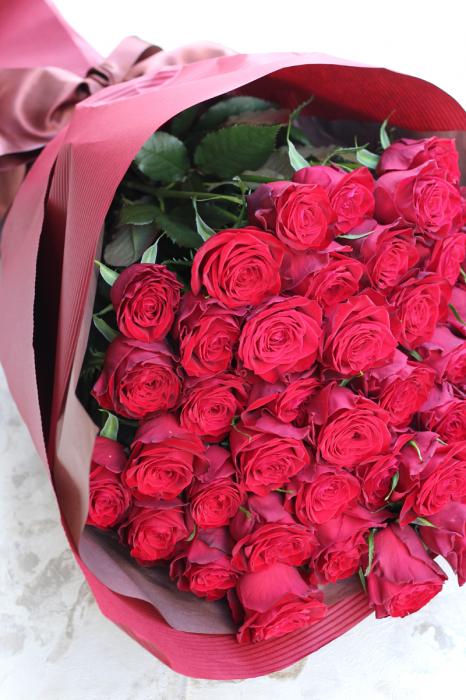 還暦のお祝いに・60本の赤バラの花束