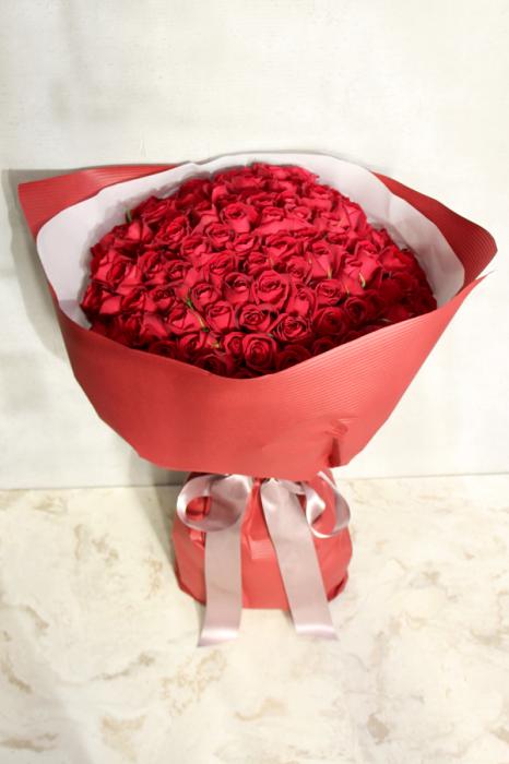 【大阪市内配達エリア限定商品】プロポーズに♡記念に残せるプレート付・108本の赤バラの花束