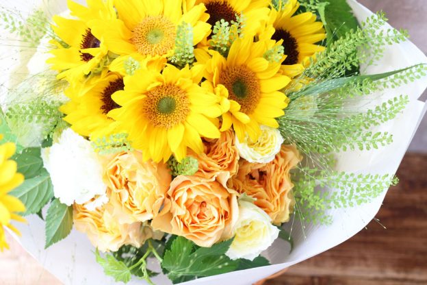 夏のプロポーズにおすすめ 特別な日に贈るひまわりブーケ 大阪の花屋は堂島花壇