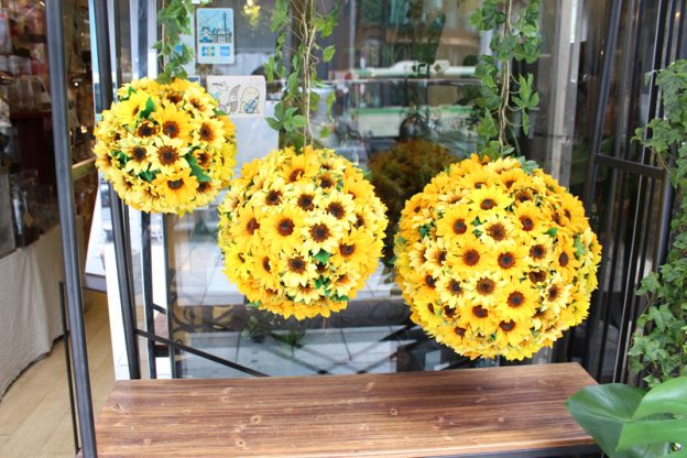 造花ディスプレイ ひまわりボール 大阪の花屋は堂島花壇